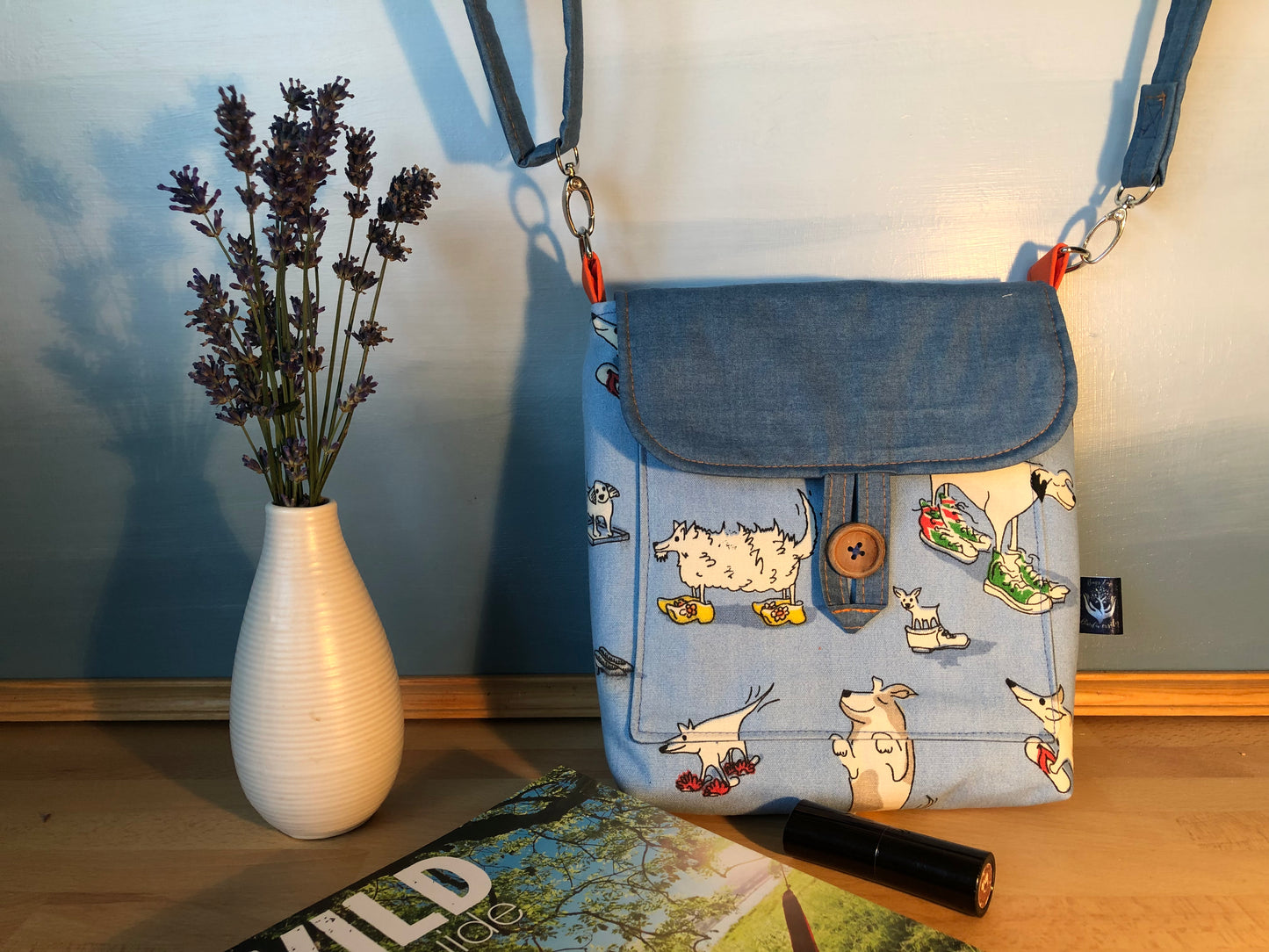 dogs in shoes, cross body bag with adjustable strap and internal pockets